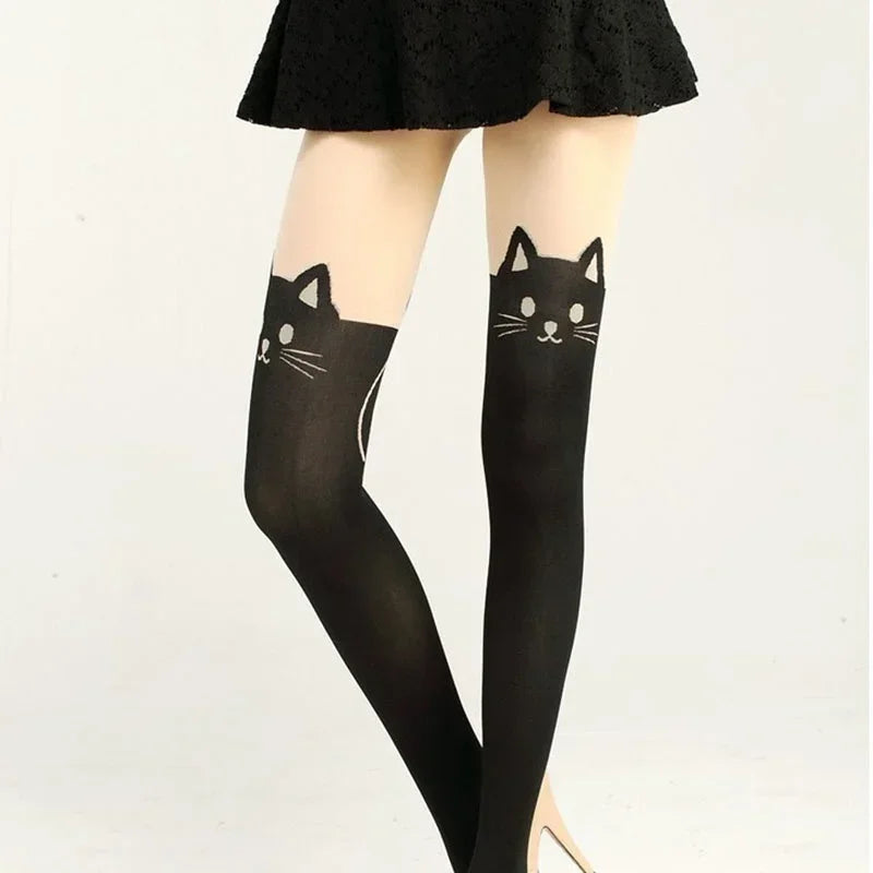 Calcetines altos de seda con estampado de gato negro para mujer.