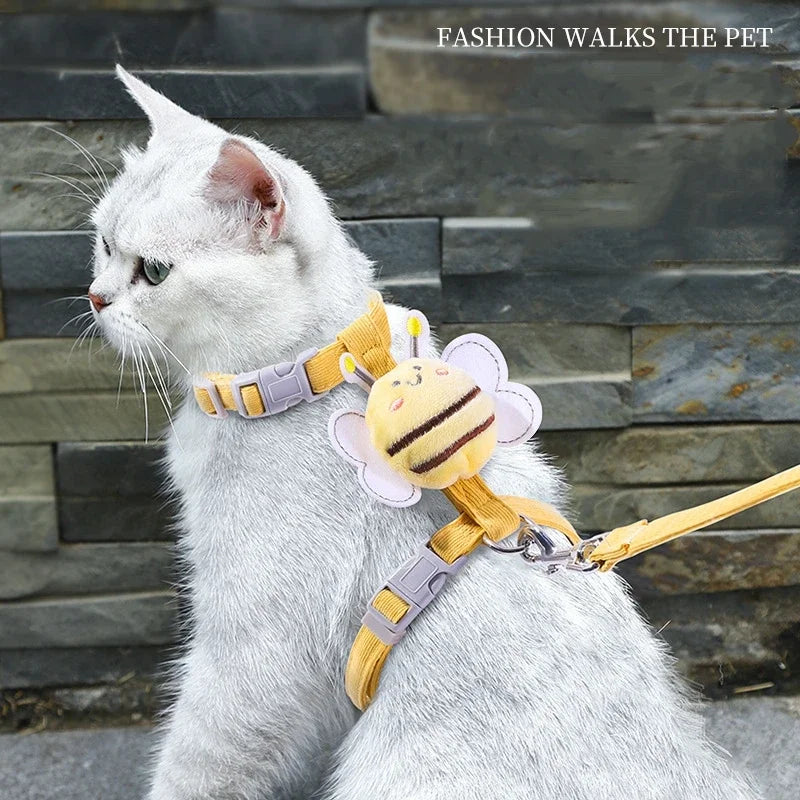 Conjunto de arnés, correa y collar para mascotas (ajustable, diseño de abeja de dibujos animados, arnés de doble capa para perros pequeños y medianos, ideal para paseos al aire libre).